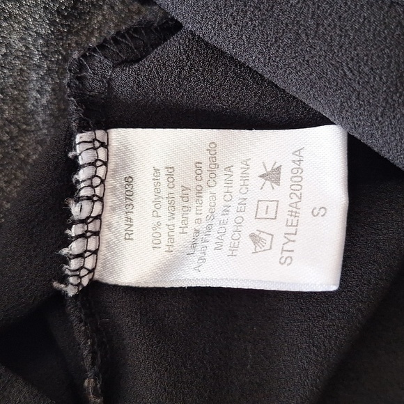 Paper Crane Black Sleeveless Blouse - Picture 9 of 11